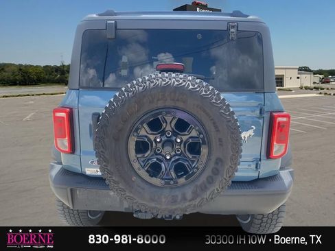 Used 2021 Ford Bronco Black Diamond w/ Sasquatch Package image 9