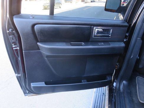 Used 2016 Lincoln Navigator L Reserve image 34