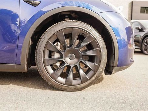 Used 2023 Tesla Model Y Long Range image 9