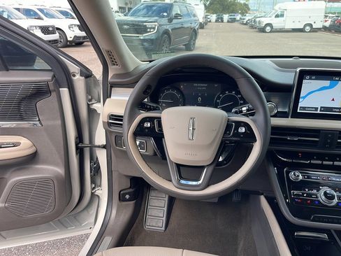 Used 2022 Lincoln Corsair Standard w/ Equipment Group 101A image 33