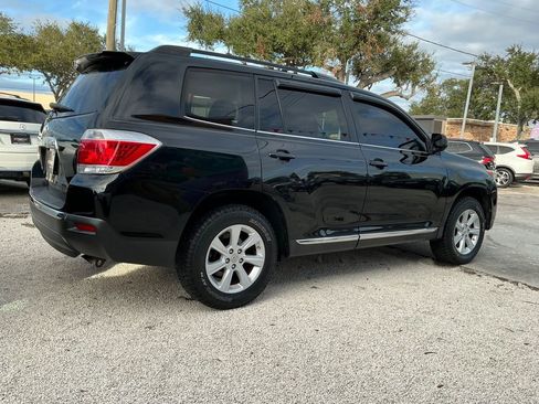 Used 2011 Toyota Highlander 2WD w/ Tech Pkg image 6