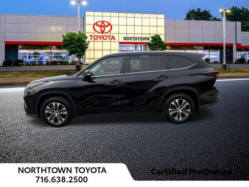 Used 2026 Toyota Highlander XLE image 3