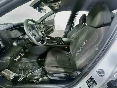 Used 2025 Hyundai Elantra Sport FWD image 16