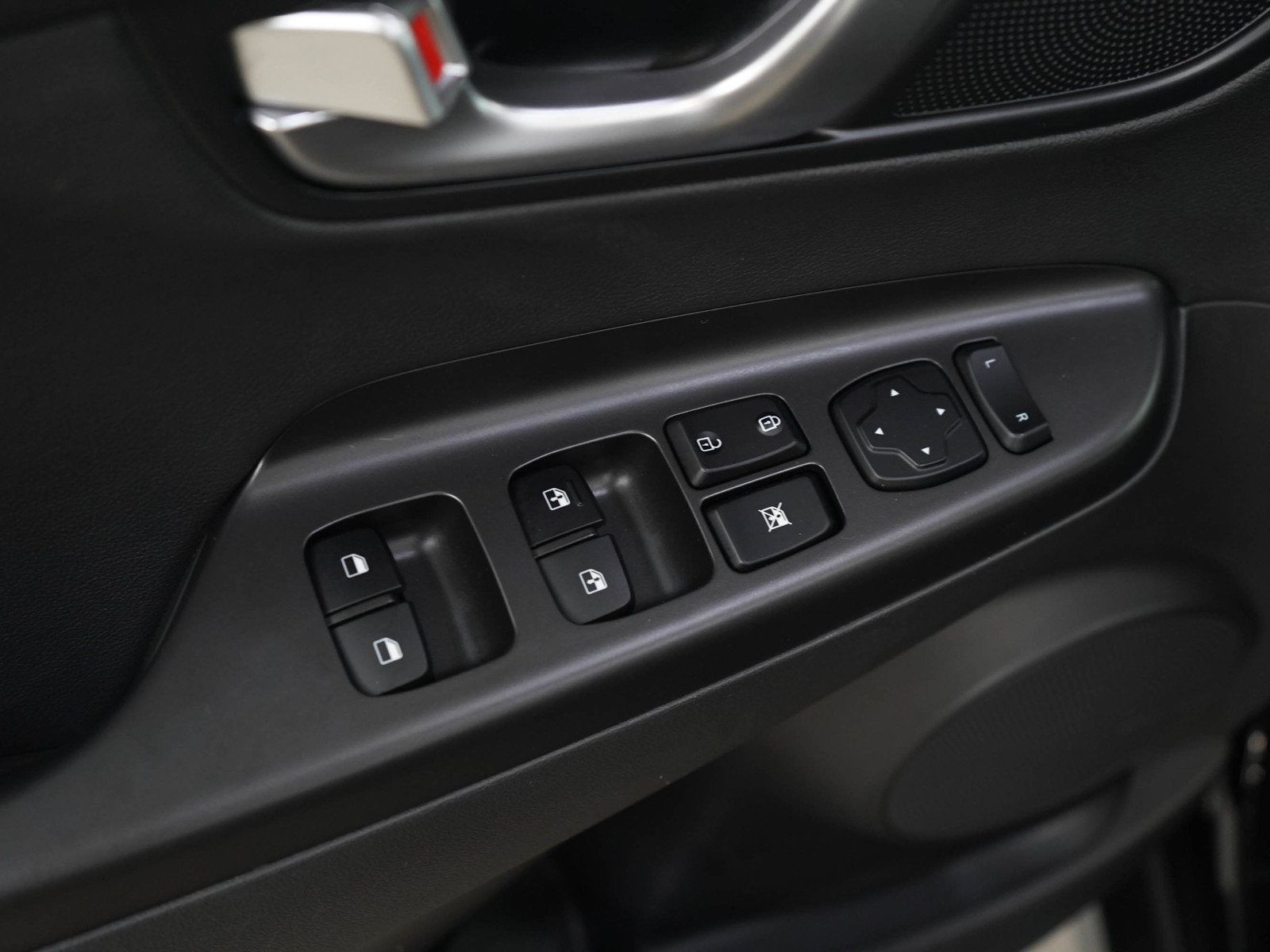 Used 2023 Hyundai Kona Limited FWD image 19