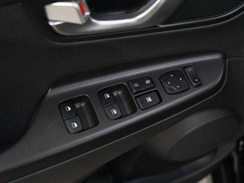 Used 2023 Hyundai Kona Limited FWD image 19