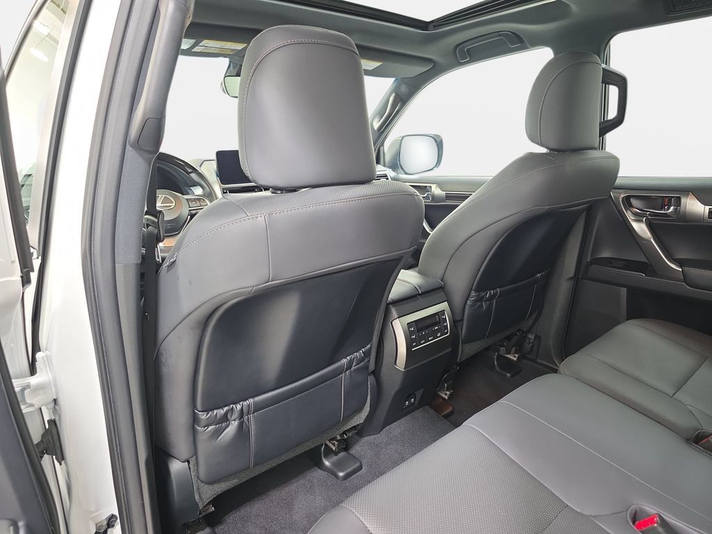 Used 2023 Lexus GX 460 Premium w/ Premium Package AWD/4WD image 12