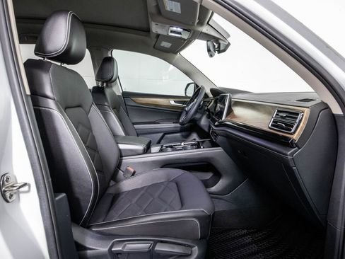 Used 2024 Volkswagen Atlas SE image 10