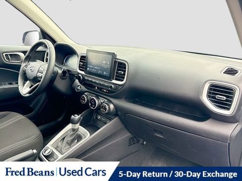 Used 2025 Hyundai Venue SEL image 29