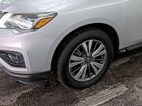Used 2018 Nissan Pathfinder SV AWD/4WD image 20