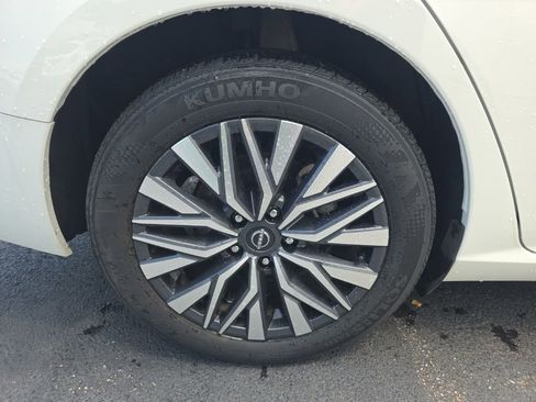 Used 2025 Nissan Altima 2.5 SV FWD image 5