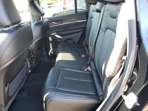 New 2025 Jeep Grand Cherokee Limited image 16