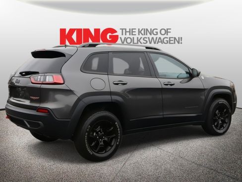 Used 2019 Jeep Cherokee Trailhawk image 3