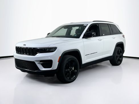 Used 2023 Jeep Grand Cherokee Altitude AWD/4WD image 1