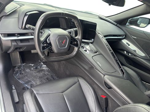 Used 2022 Chevrolet Corvette Stingray Coupe w/ Z51 Performance Package RWD image 10