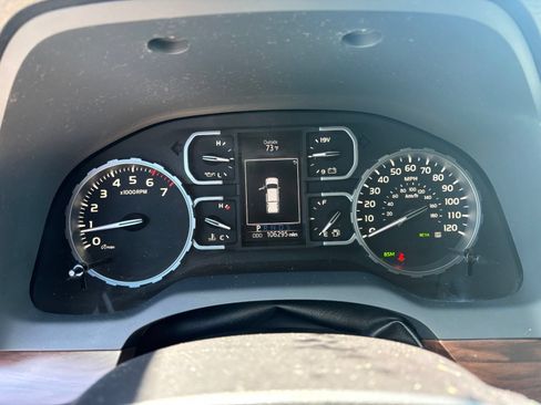 Used 2018 Toyota Tundra Limited w/ Limited Premium Package AWD/4WD image 16