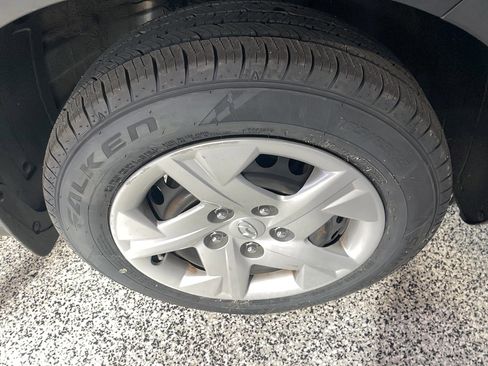 Used 2020 Hyundai Venue SE FWD image 5