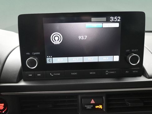 Used 2023 Honda Pilot LX image 27