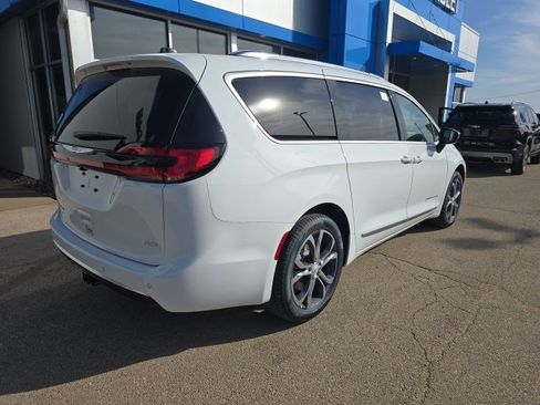 New 2026 Chrysler Pacifica Pinnacle w/ Trailer Tow Group image 6