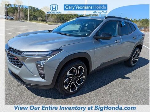 Used 2025 Chevrolet Trax RS w/ Driver Confidence Package image 10