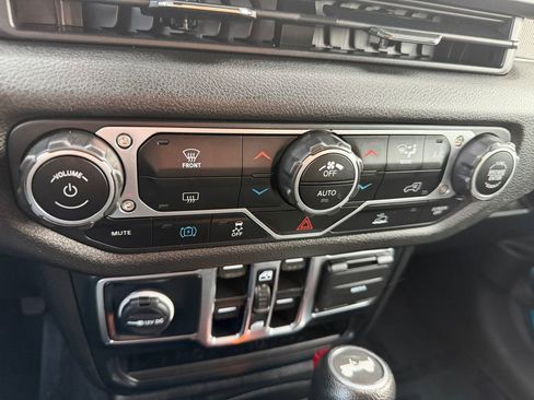 Used 2024 Jeep Wrangler Unlimited image 20