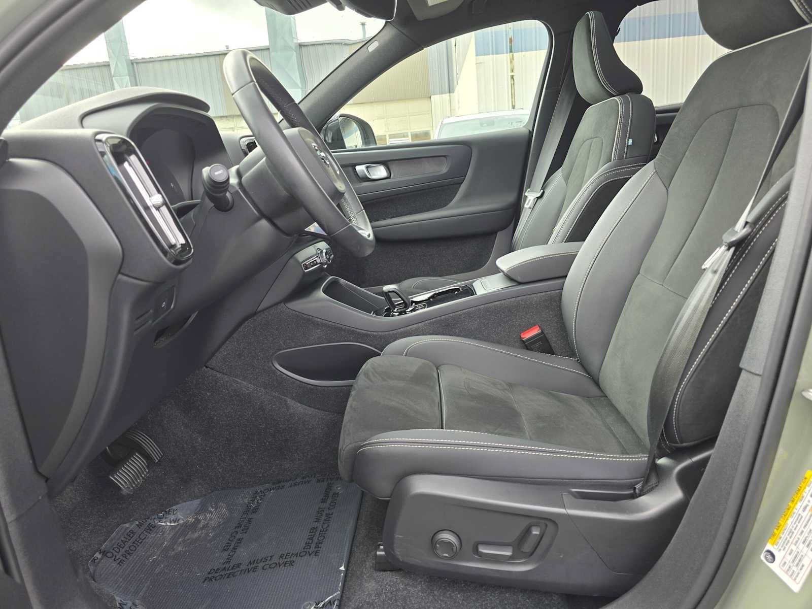 Used 2023 Volvo XC40 Recharge Plus w/ Protection Package Premier AWD/4WD image 20