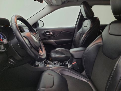 Used 2019 Jeep Cherokee Latitude Plus image 17