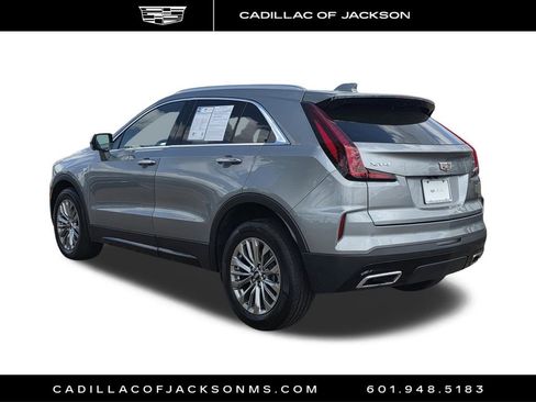 Used 2025 Cadillac XT4 Premium Luxury FWD image 7