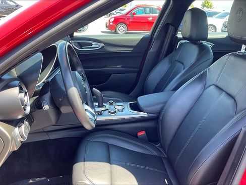 Used 2024 Alfa Romeo Giulia Ti AWD/4WD image 9