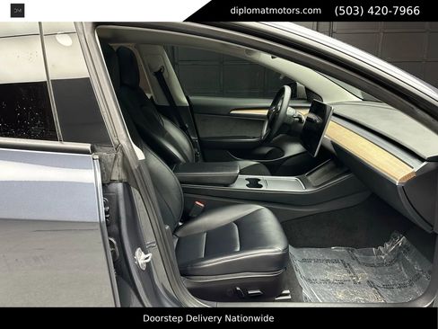 Used 2023 Tesla Model 3 Standard Range image 19