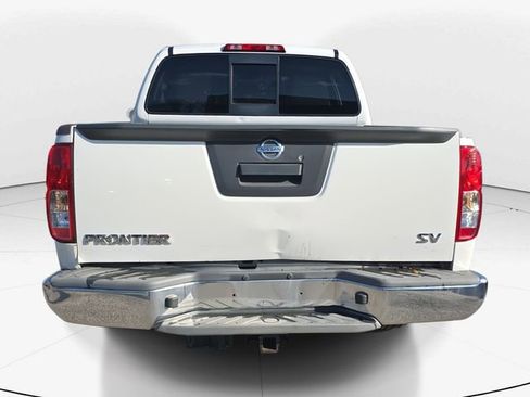 Used 2016 Nissan Frontier SV image 8