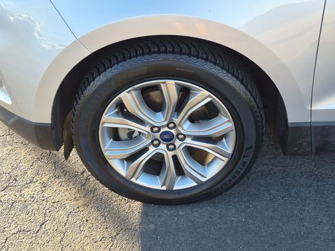 Used 2019 Ford Edge Titanium AWD/4WD image 13