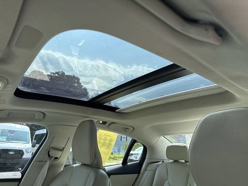 Used 2021 Volvo S60 T5 Momentum w/ Protection Package FWD image 21