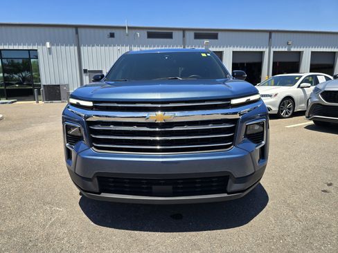 Used 2024 Chevrolet Traverse LT w/ LPO, Floor Liner Package FWD image 3