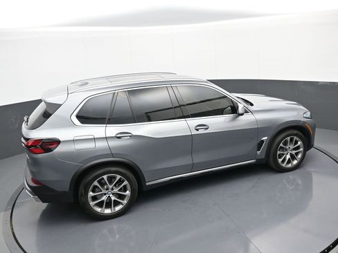 Used 2024 BMW X5 xDrive40i w/ Premium Package image 37