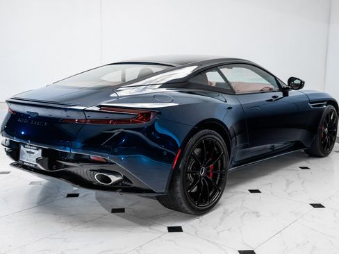 Used 2023 Aston Martin DB11 Coupe image 44