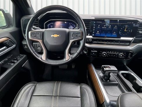 Used 2022 Chevrolet Silverado 1500 High Country w/ High Country Premium Package image 2