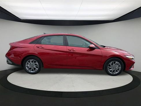New 2024 Hyundai Elantra SEL image 9