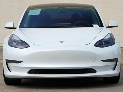 Used 2023 Tesla Model 3 Standard Range RWD image 7
