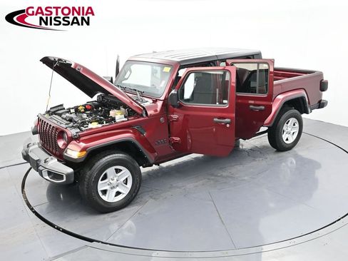 Used 2022 Jeep Gladiator Sport image 40