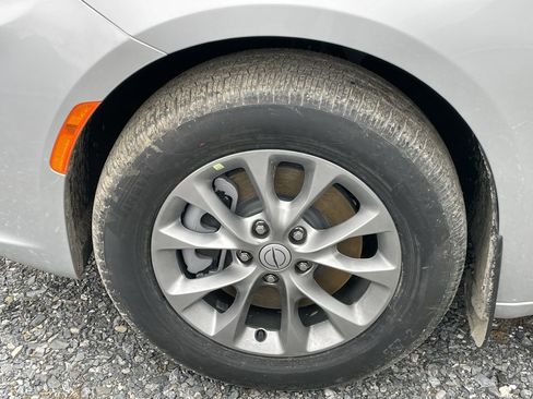 New 2026 Chrysler Pacifica Select AWD/4WD image 10