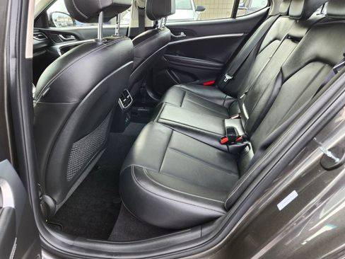 Used 2025 Genesis G70 2.5T image 16