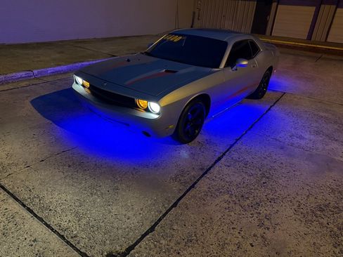 Used 2010 Dodge Challenger SE RWD image 20