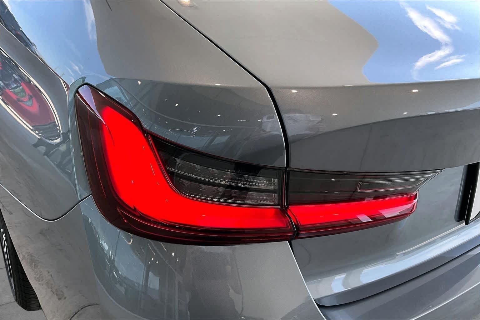 Used 2024 BMW 330i Sedan w/ Premium Package RWD image 27