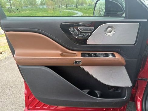 Used 2020 Lincoln Aviator Reserve w/ Equipment Group 202A image 33