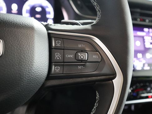 Used 2025 Jeep Grand Cherokee Altitude image 28