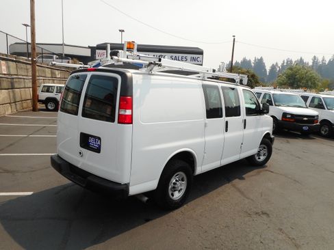 Used 2016 Chevrolet Express 2500 RWD image 10