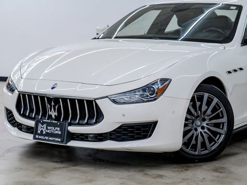 Used 2018 Maserati Ghibli S image 2