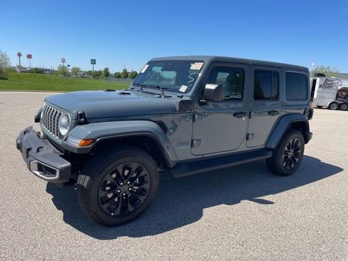 Used 2025 Jeep Wrangler Unlimited Sahara image 5