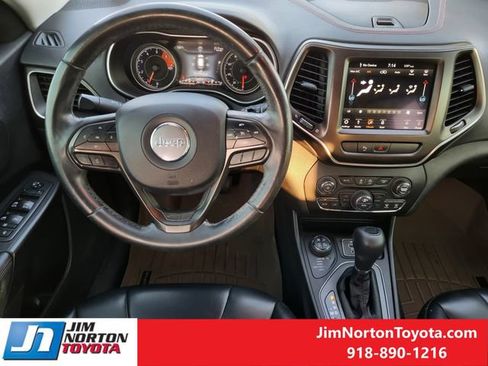 Used 2019 Jeep Cherokee Trailhawk w/ Comfort/Convenience Group AWD/4WD image 27