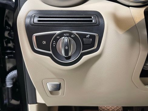 Used 2022 Mercedes-Benz GLC 300 4MATIC image 19